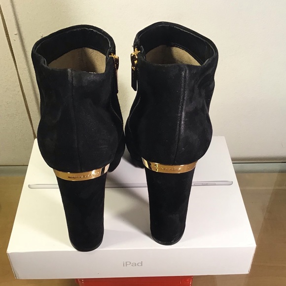 Michael Kors Black Booties Ankle Suede Heel Black. - Picture 8 of 8